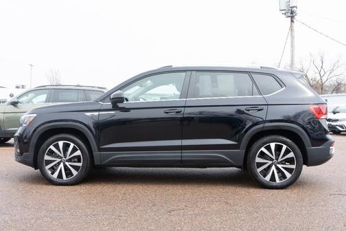 Deep Black Pearl Effect 2022 Volkswagen Taos 1.5T SE