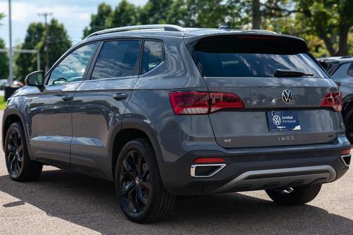 Pure Gray 2022 Volkswagen Taos 1.5T SE