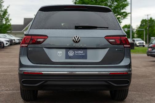Platinum Gray Metallic 2022 Volkswagen Tiguan 2.0T SE