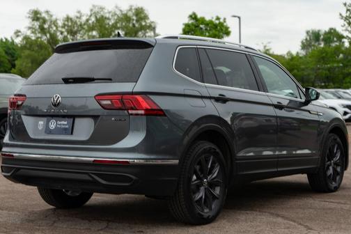 Platinum Gray Metallic 2022 Volkswagen Tiguan 2.0T SE