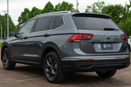Platinum Gray Metallic 2022 Volkswagen Tiguan 2.0T SE