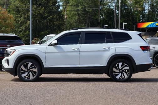Pure White 2024 Volkswagen Atlas 2.0T SE