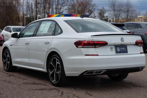 2022 Volkswagen Passat 2.0T R-Line