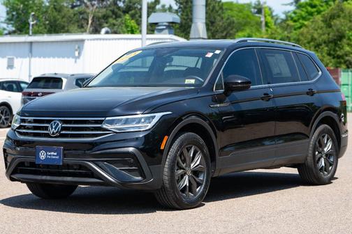 Deep Black Pearl Effect 2024 Volkswagen Tiguan 2.0T SE