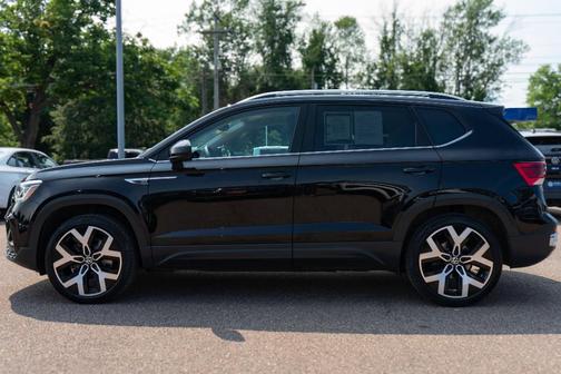 Deep Black Pearl Effect 2023 Volkswagen Taos 1.5T SEL