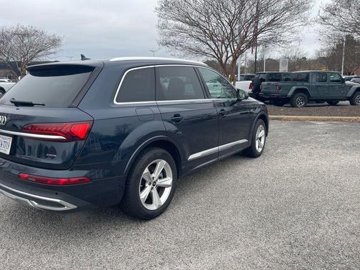 2024 Audi Q7 45 Premium Plus