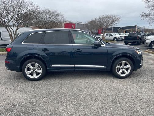 2024 Audi Q7 45 Premium Plus