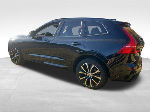 2024 Volvo XC60 B5 Plus Dark Theme
