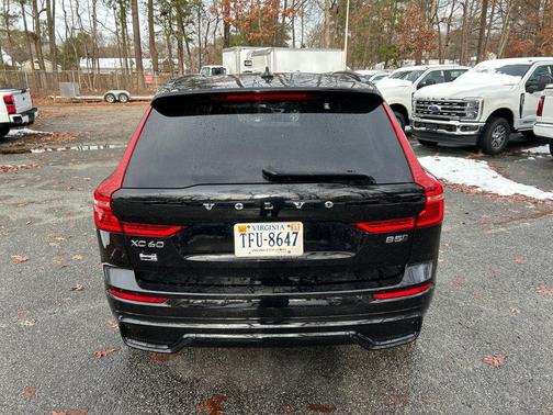 2024 Volvo XC60 B5 Plus Dark Theme