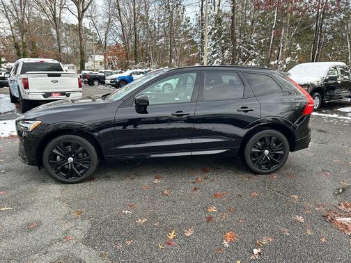 2024 Volvo XC60 B5 Plus Dark Theme