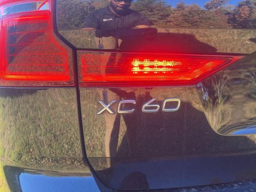 2024 Volvo XC60 B5 Plus Dark Theme