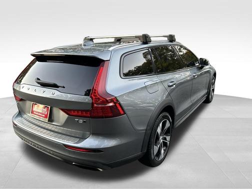 2020 Volvo V60 Cross Country T5