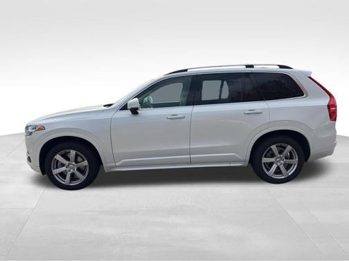 2019 Volvo XC90 T6 Momentum