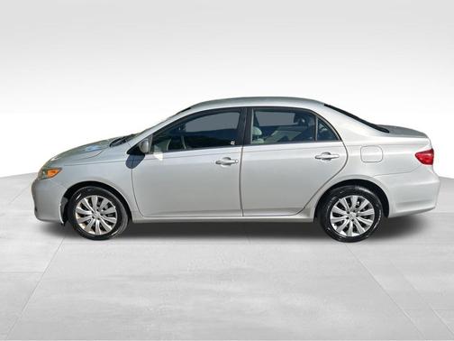 Classic Silver Metallic 2013 Toyota Corolla LE