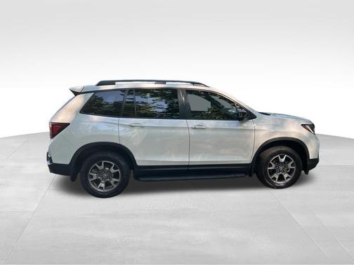 Platinum White Pearl 2023 Honda Passport AWD TrailSport