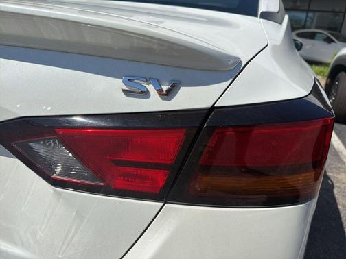 Pearl White 2021 Nissan Altima 2.5 SV