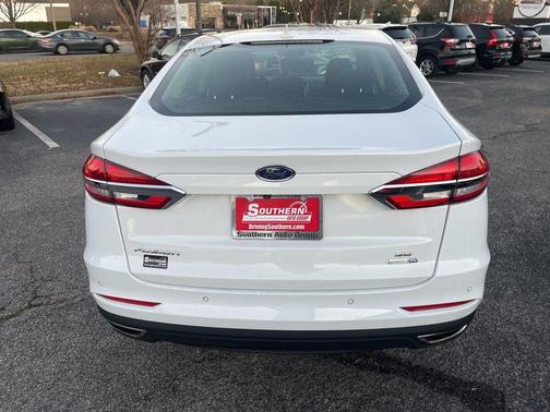 2020 Ford Fusion SE