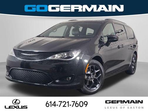 Brilliant Black Crystal Pearlcoat 2018 Chrysler Pacifica Touring-L Plus