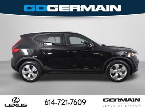 Onyx Black Metallic 2019 Volvo XC40 T5 Momentum