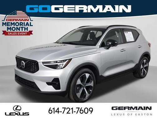Vapour Gray Metallic 2025 Volvo XC40 B5 Plus Dark Theme