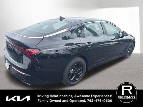 Aurora Black Pearl 2025 Kia K5 LXS