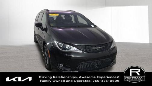 Brilliant Black Crystal Pearlcoat 2018 Chrysler Pacifica Touring-L Plus