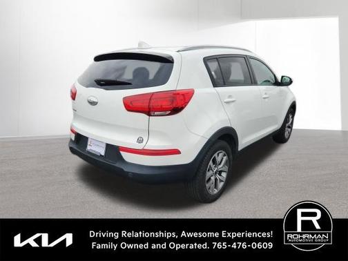 Clear White 2015 Kia Sportage LX