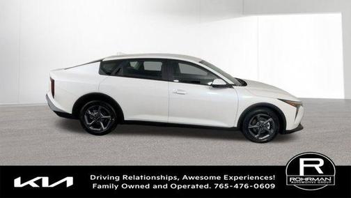 Snow White Pearl 2026 Kia K4 LXS