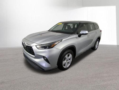 2022 Toyota Highlander LE