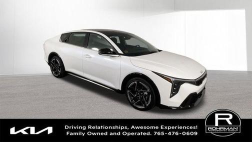 Snow White Pearl 2026 Kia K4 GT-LINE