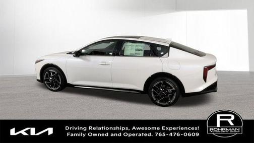 Snow White Pearl 2026 Kia K4 GT-LINE