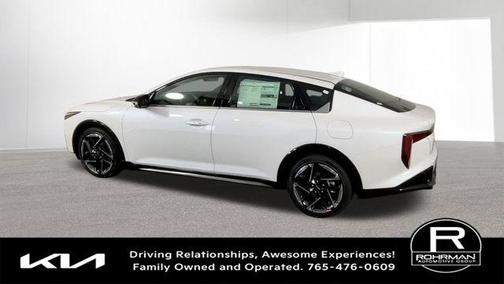 Snow White Pearl 2026 Kia K4 GT-LINE