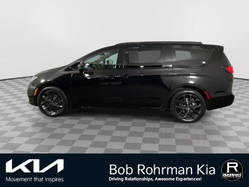 Diamond Black Crystal Pearlcoat 2024 Chrysler Pacifica Touring L