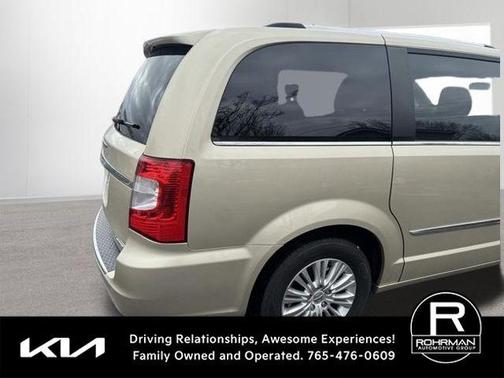 2012 Chrysler Town & Country Limited