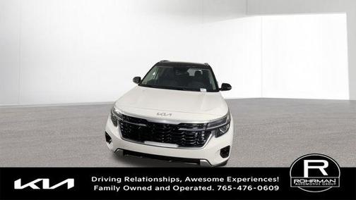 Clear White / Black Roof 2026 Kia Seltos S