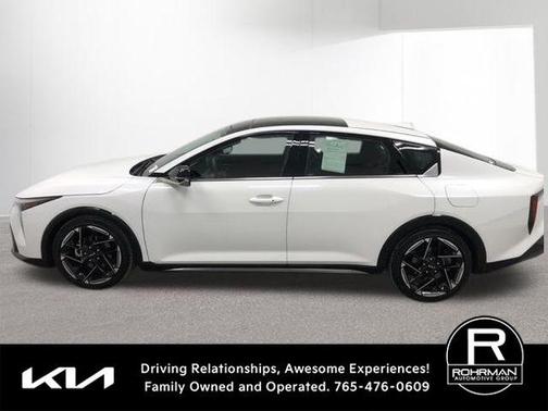 Snow White Pearl 2025 Kia K4 GT-Line