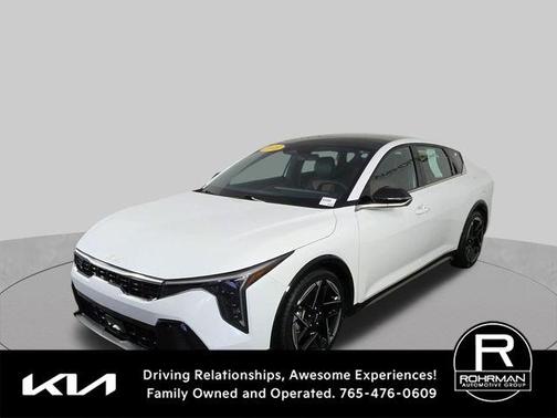 Snow White Pearl 2025 Kia K4 GT-Line