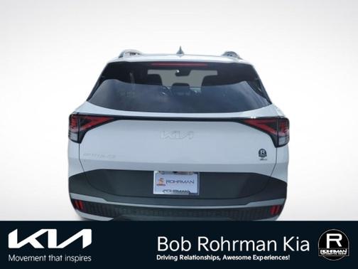 Glacial White Pearl 2024 Kia Sportage X-Line