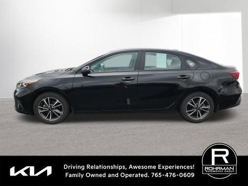 Aurora Black Pearl 2023 Kia Forte LXS