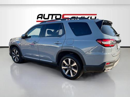 Gray 2024 Honda Pilot Elite