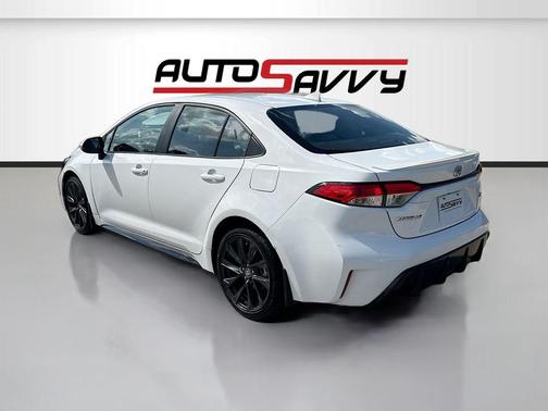 Ice Cap 2024 Toyota Corolla SE