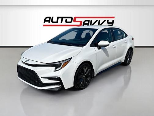 Ice Cap 2024 Toyota Corolla SE