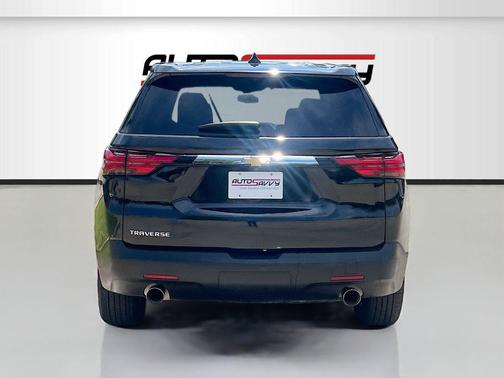 Mosaic Black Metallic 2023 Chevrolet Traverse LS