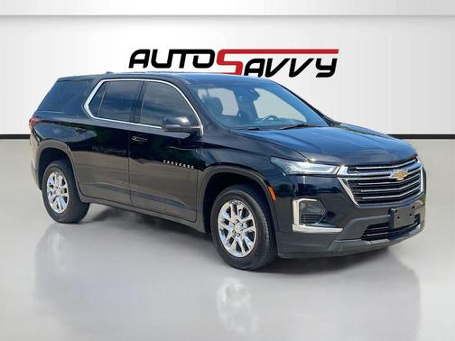 Mosaic Black Metallic 2023 Chevrolet Traverse LS