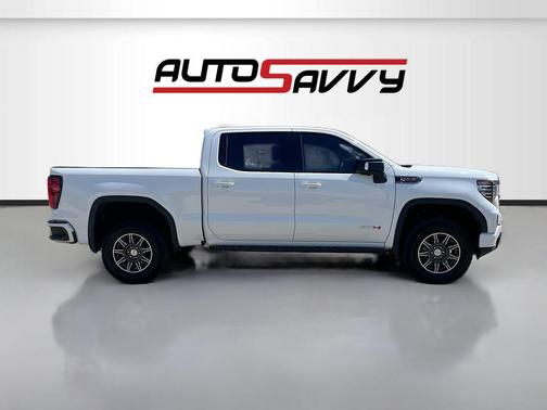 Summit White 2024 GMC Sierra 1500 AT4