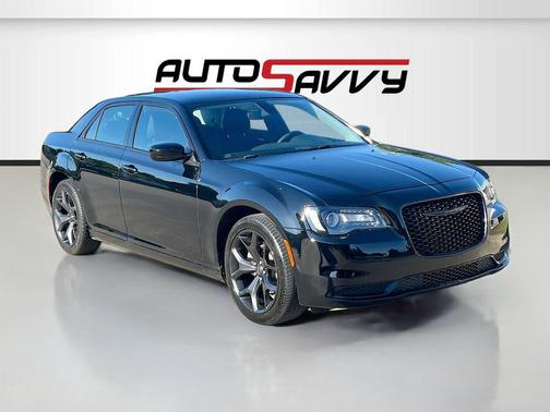 Gloss Black 2023 Chrysler 300 Touring