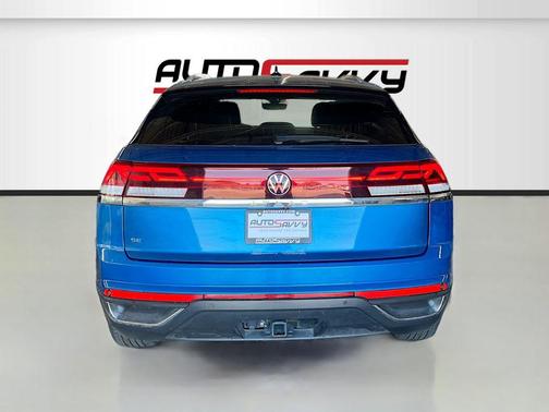 Blue Metallic 2024 Volkswagen Atlas Cross Sport 2.0T SE w/Technology