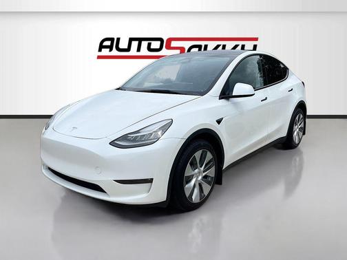 Pearl White Multi-Coat 2023 Tesla Model Y Long Range Dual Motor All-Wheel Drive