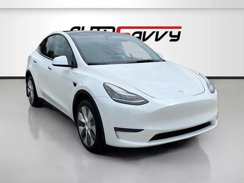 Pearl White Multi-Coat 2023 Tesla Model Y Long Range Dual Motor All-Wheel Drive