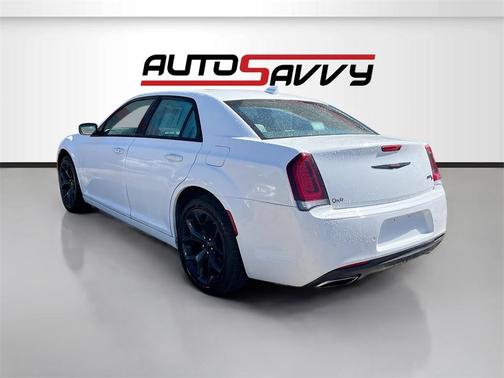 2022 Chrysler 300 S
